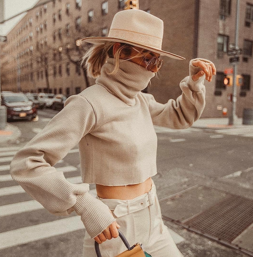 NWT Choosy Cropped Turtleneck Top - Size Medium